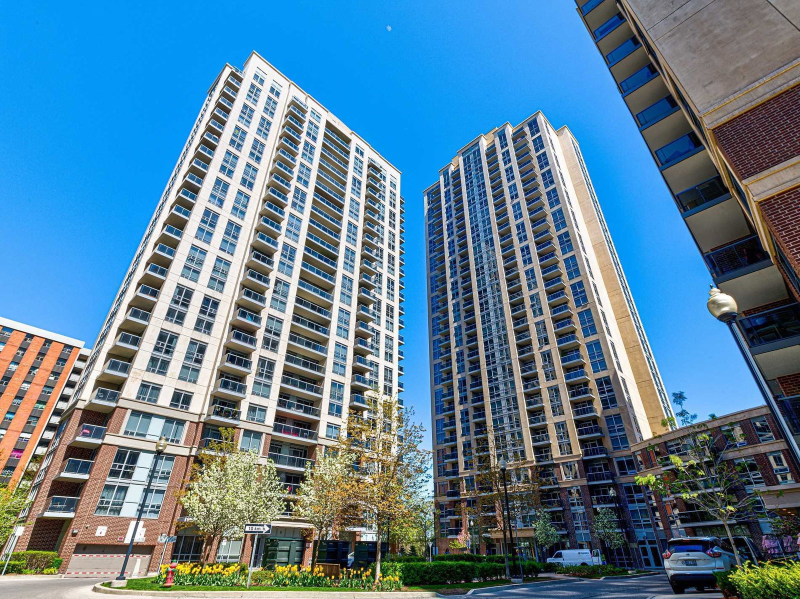 Port Royal Place VI Condos exterior