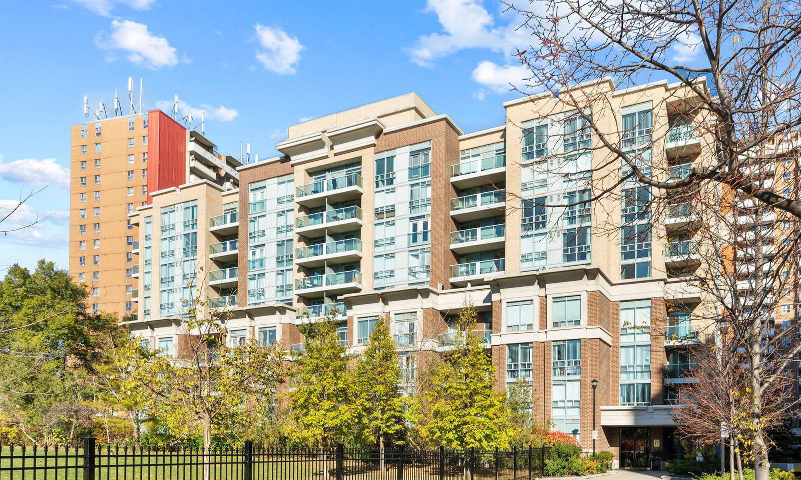 Port Royal Place I Condos exterior
