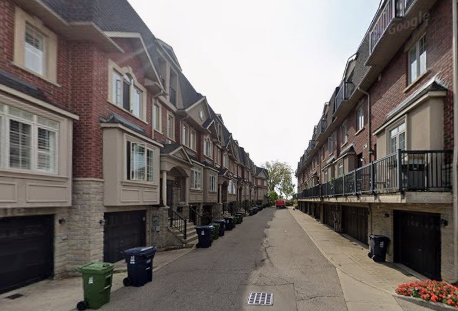 967 Kipling Avenue exterior