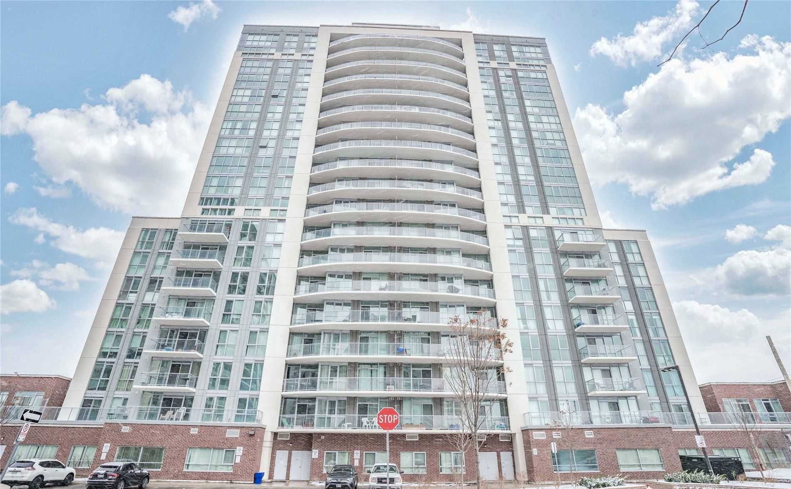 2150 Condos exterior