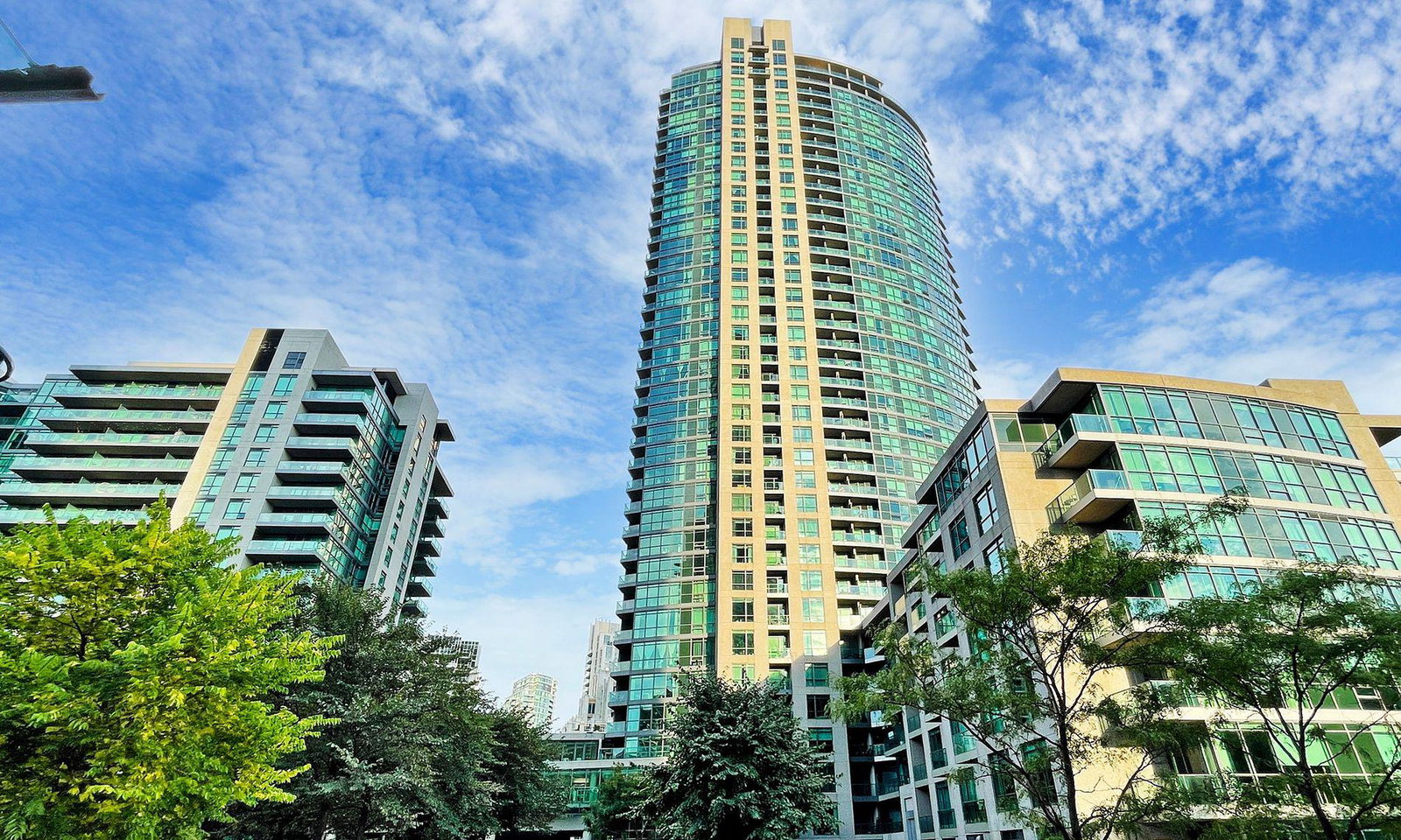 Neptune & Neptune II Condos exterior