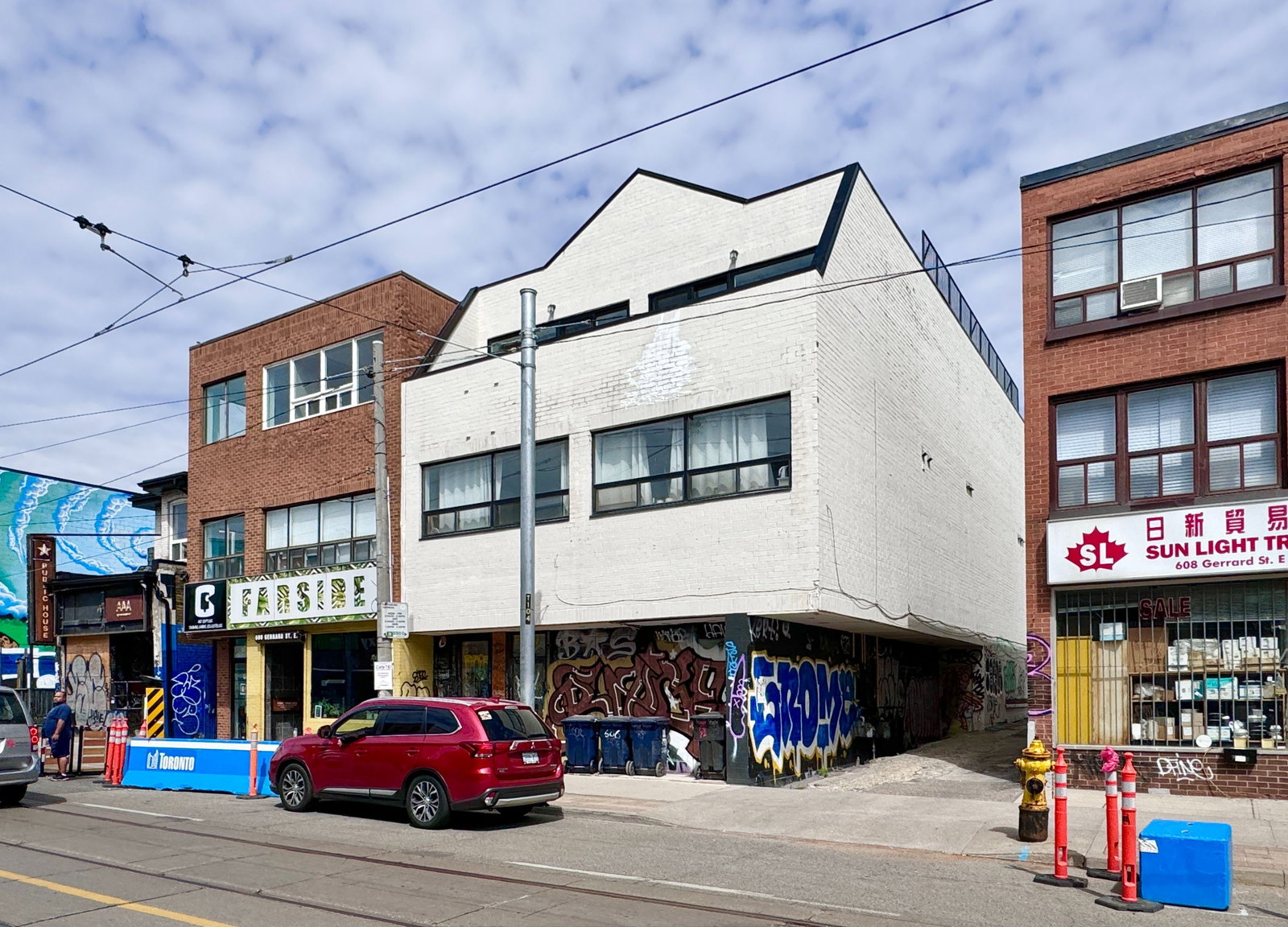 606 Gerrard Street East exterior