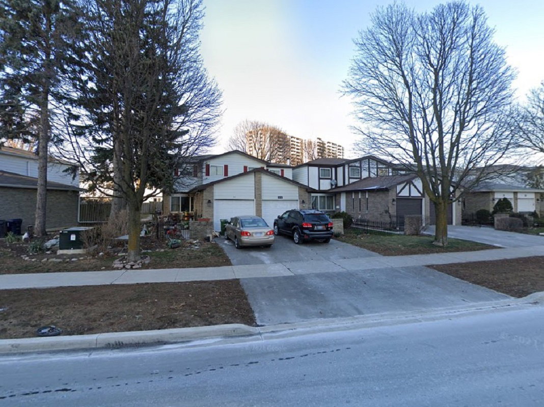 6-60 Antibes Drive condo building exterior