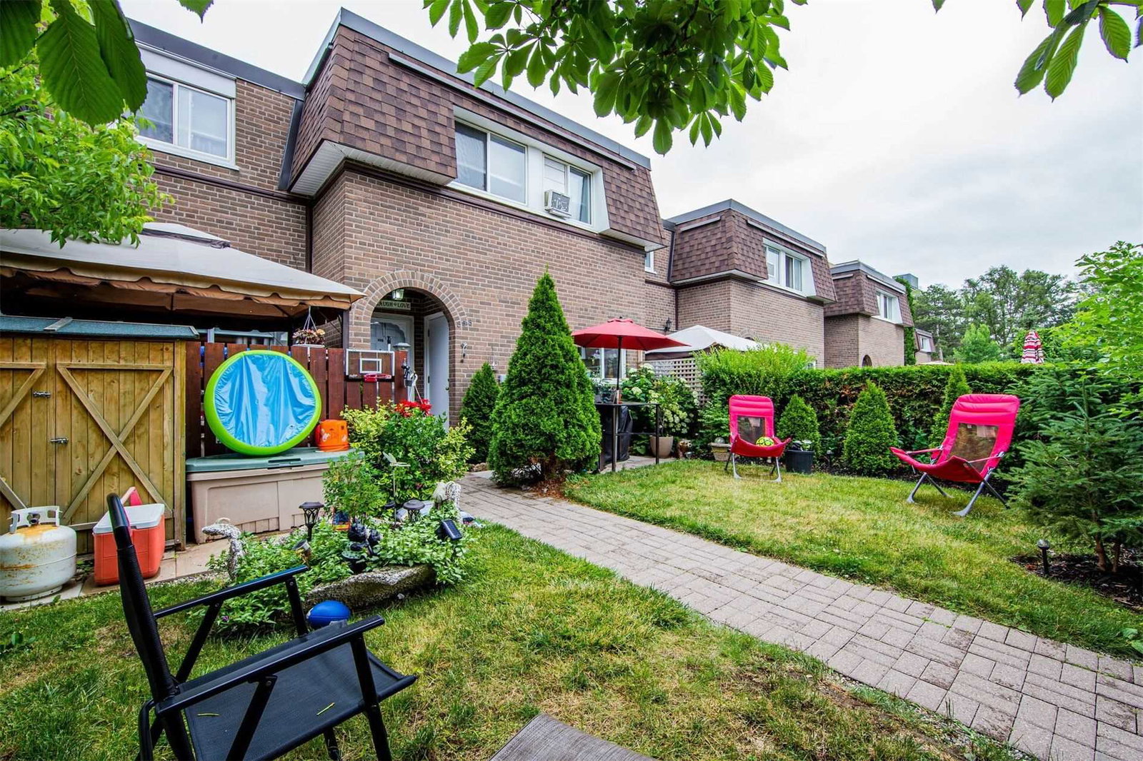 20 Tanridge Crescent Townhouses condo building exterior