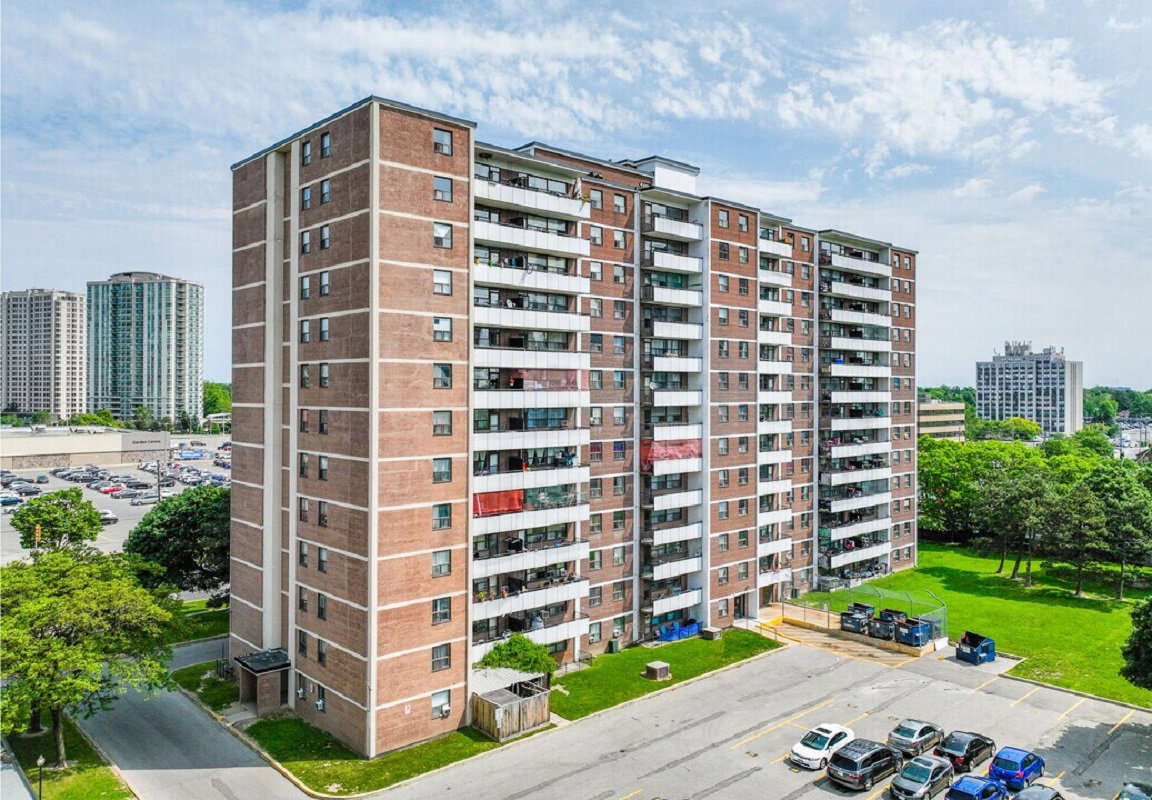 3875 Sheppard Avenue East exterior