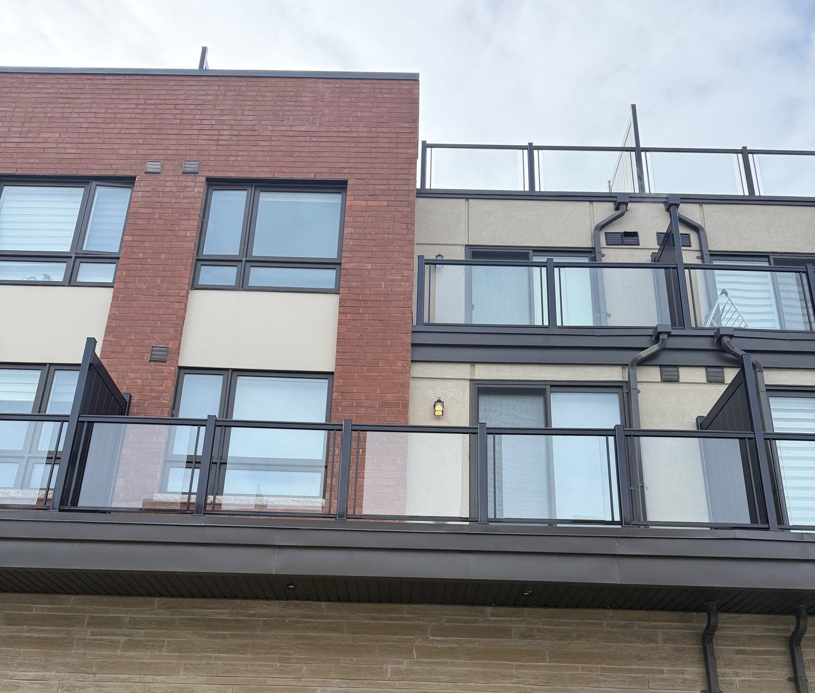 622-628 Rexadale Boulevard exterior
