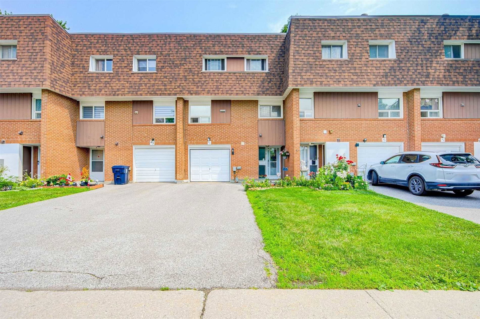 Albion Road Townhomes exterior