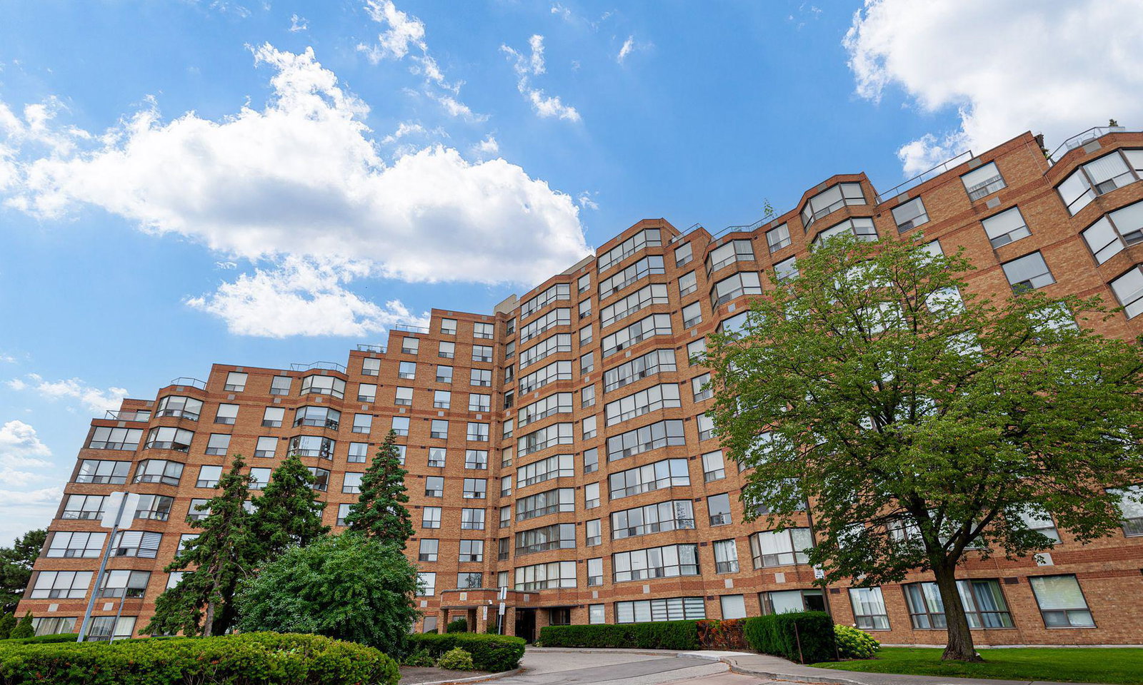 King's Terrace Condos exterior