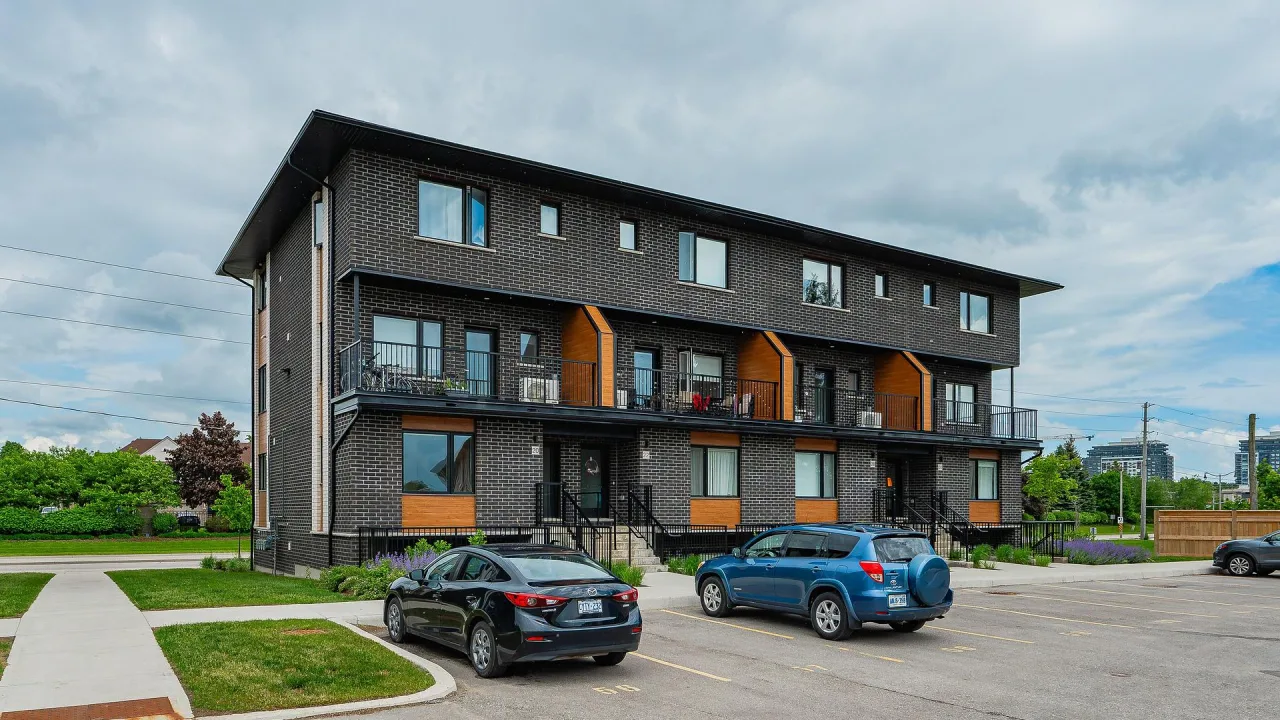 Pulse Towns exterior
