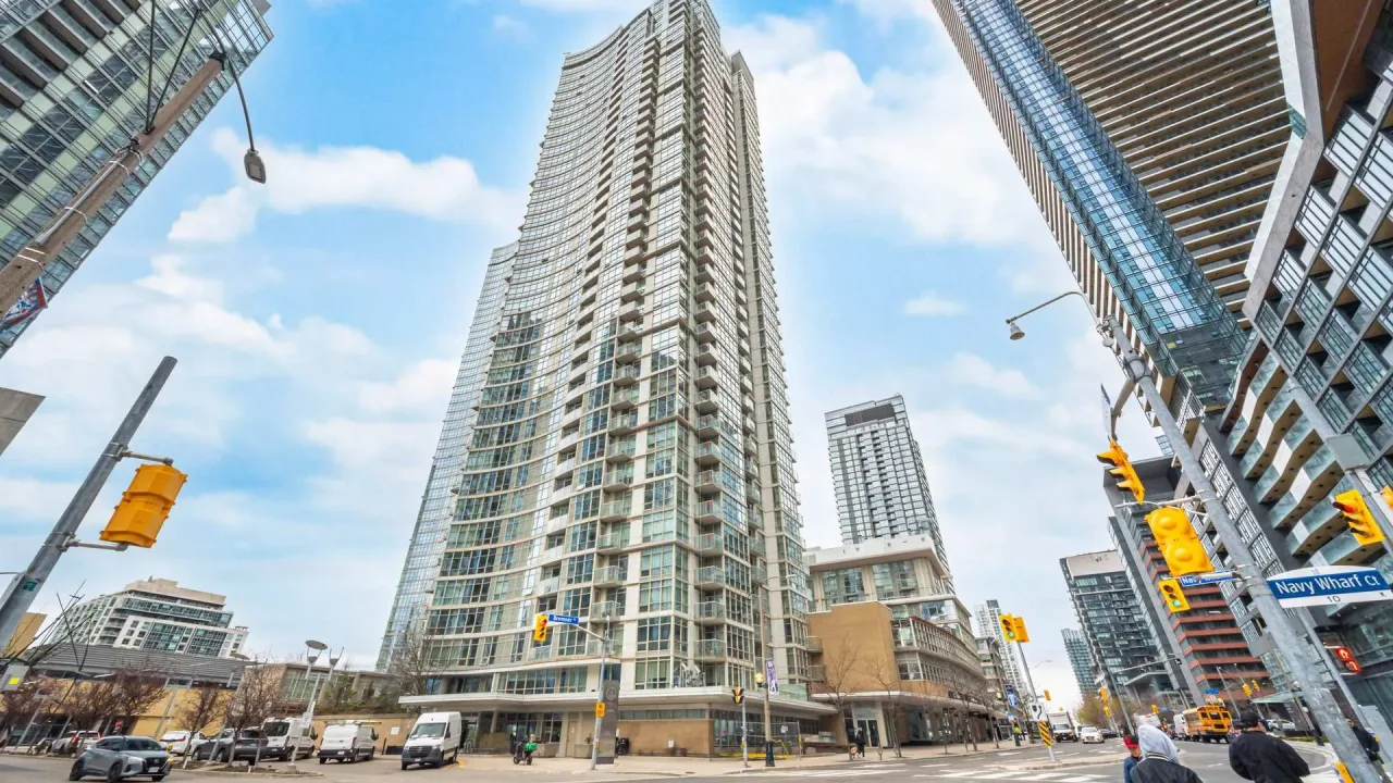 Harbor View Estates condo building exterior