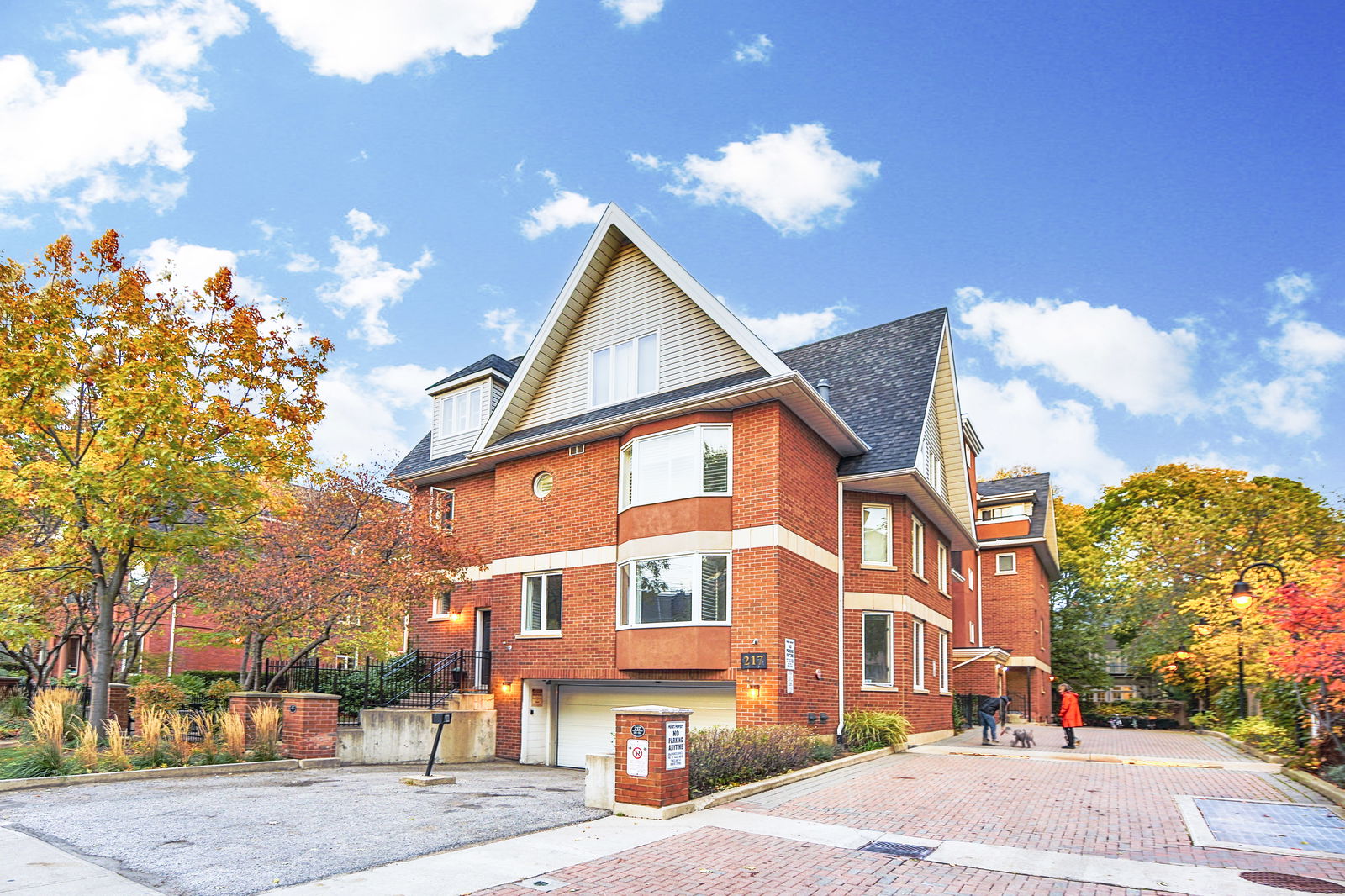 Sloane Square Townhomes condo