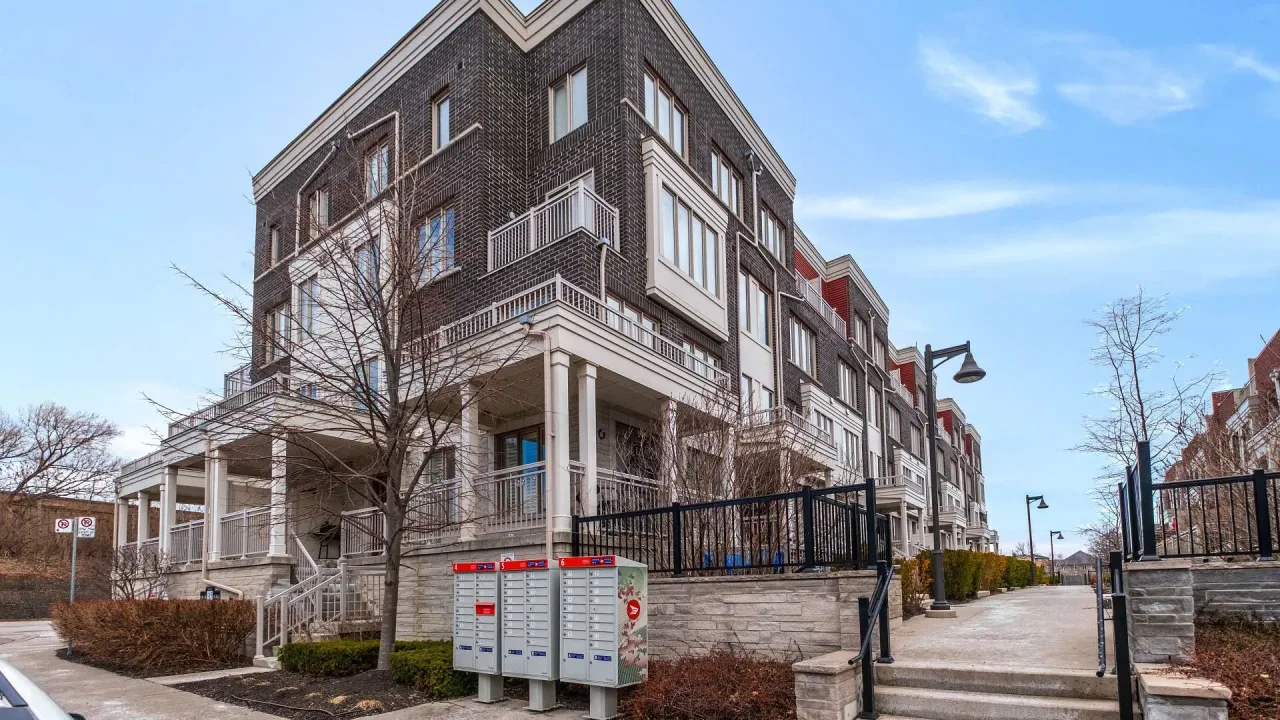 Minto Long Branch exterior