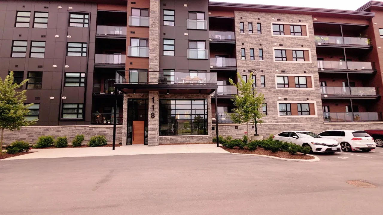 ONE FONTHILL CONDOMINIUM PHASE 2 exterior
