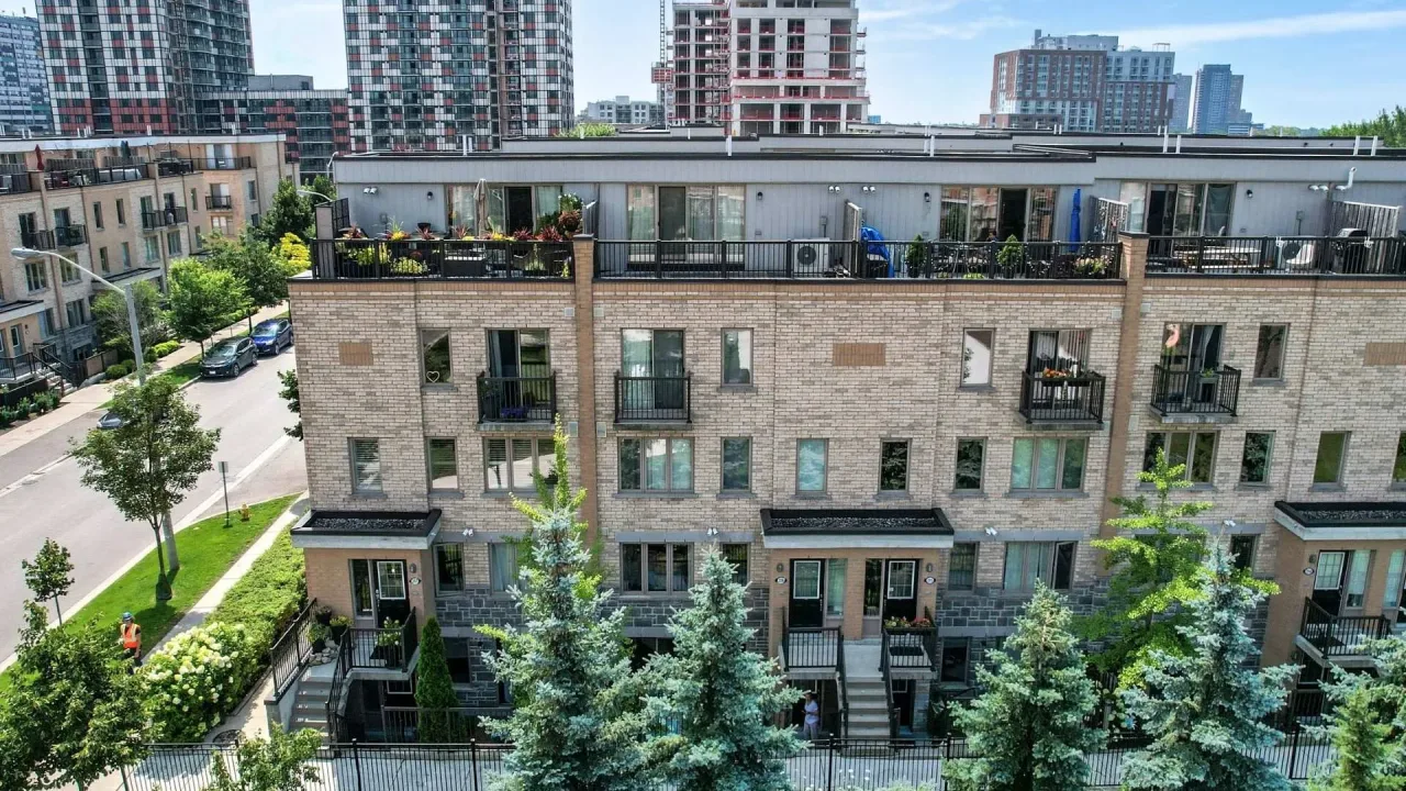 Brownstones on the Park exterior