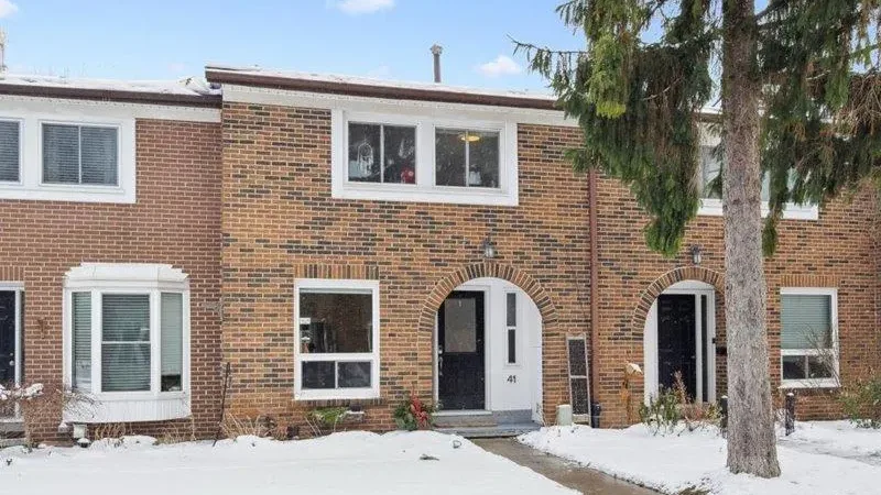 Guelph Villas exterior