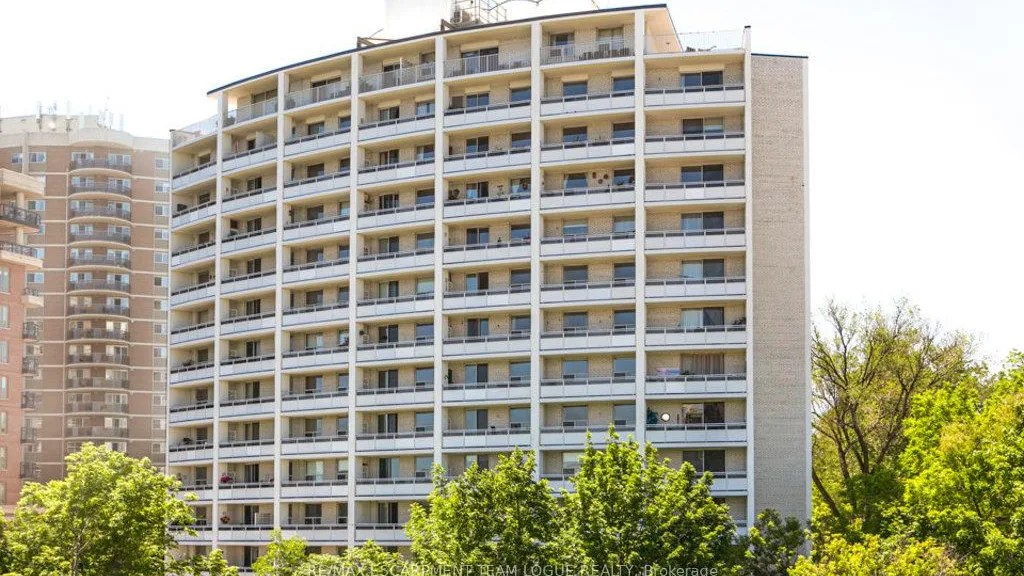Harbourview Apartments condo building exterior