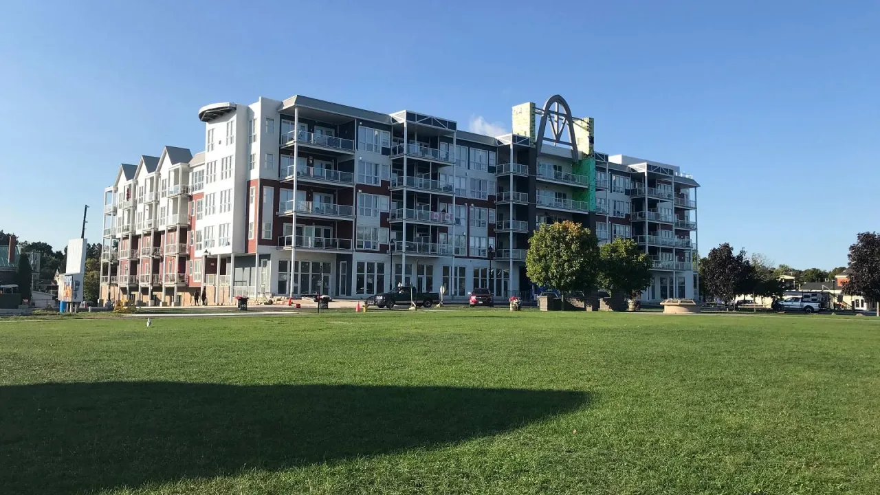 Island Harbour Club exterior