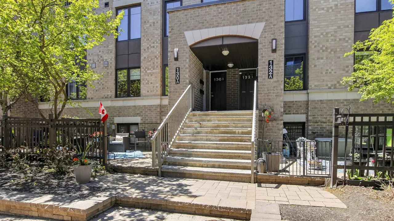 Ampersand exterior
