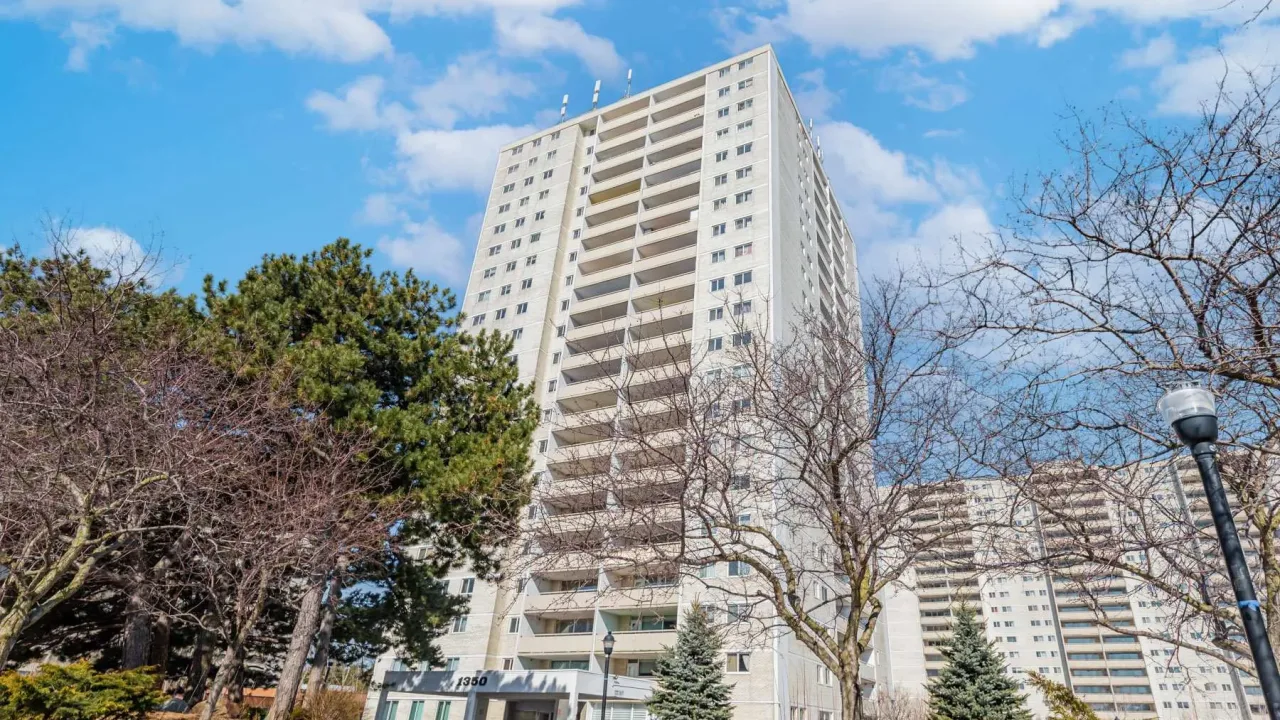 UNIT5,LEVEL17,YORK CONDOMINIUM PLAN NO.50, PT OF LOT11,IN CONCESSION4,EAST OF YONGE ST, AS exterior