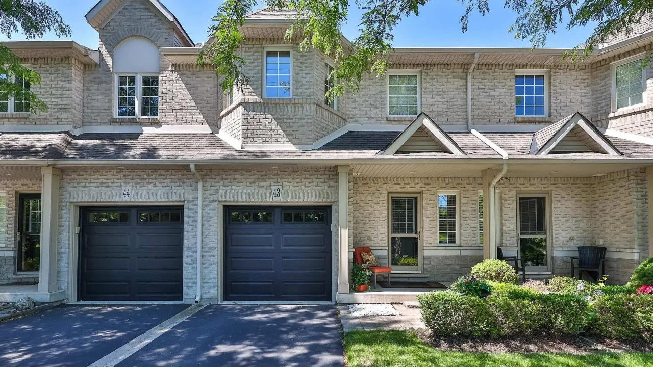 GRAHAM COURT TOWNHOMES exterior