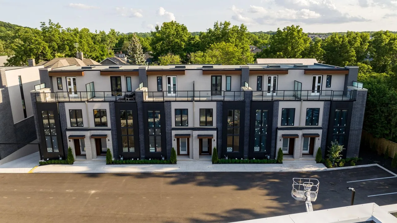 Vineyard Square condo building exterior