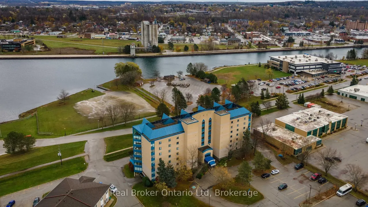 Harbour House condo building exterior