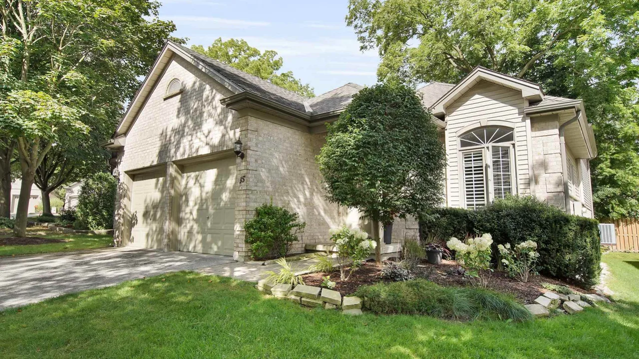 Byron Lane exterior