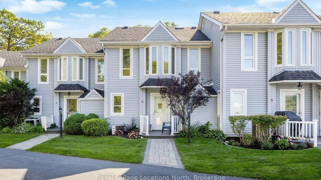 Schooners Landing condo building exterior