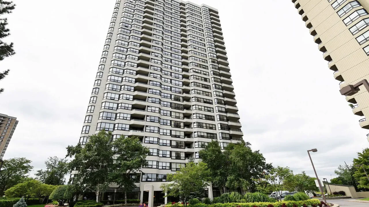 Riviera II exterior