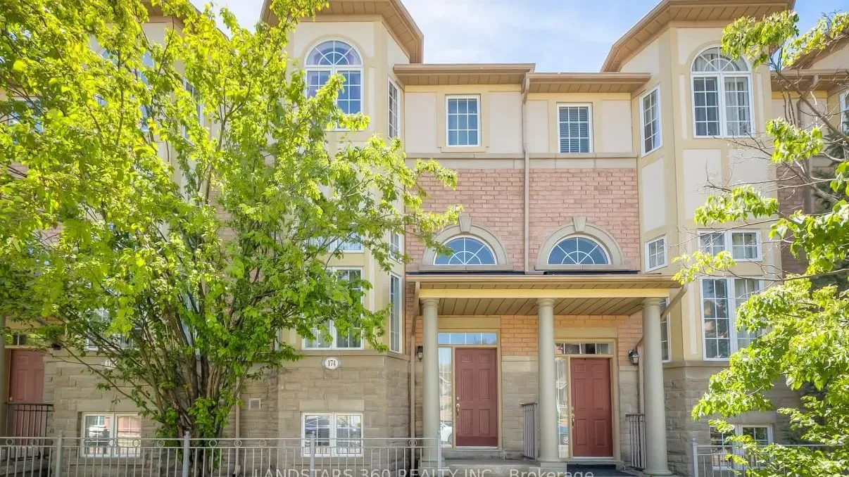 Circa Carriage Homes II exterior