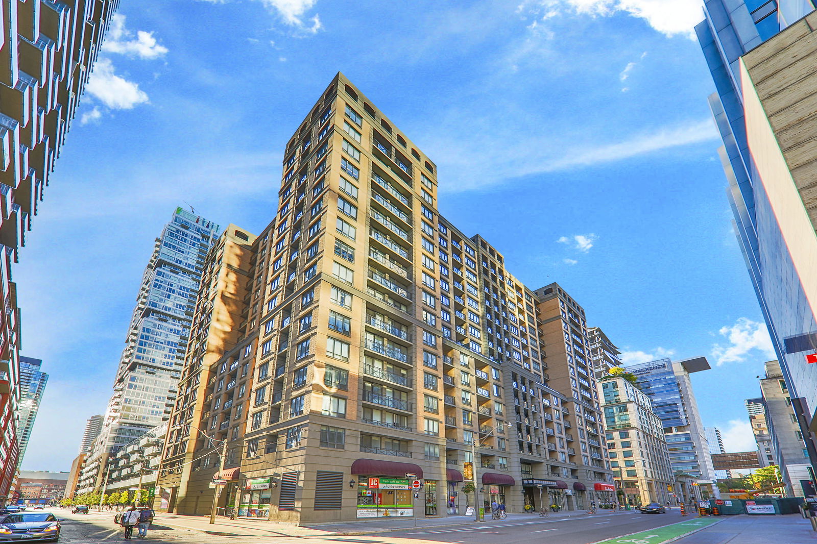 University Plaza Condos exterior