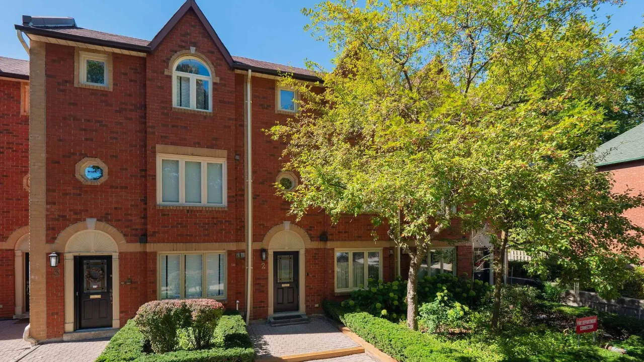 18 Doncrest Road Townhomes exterior