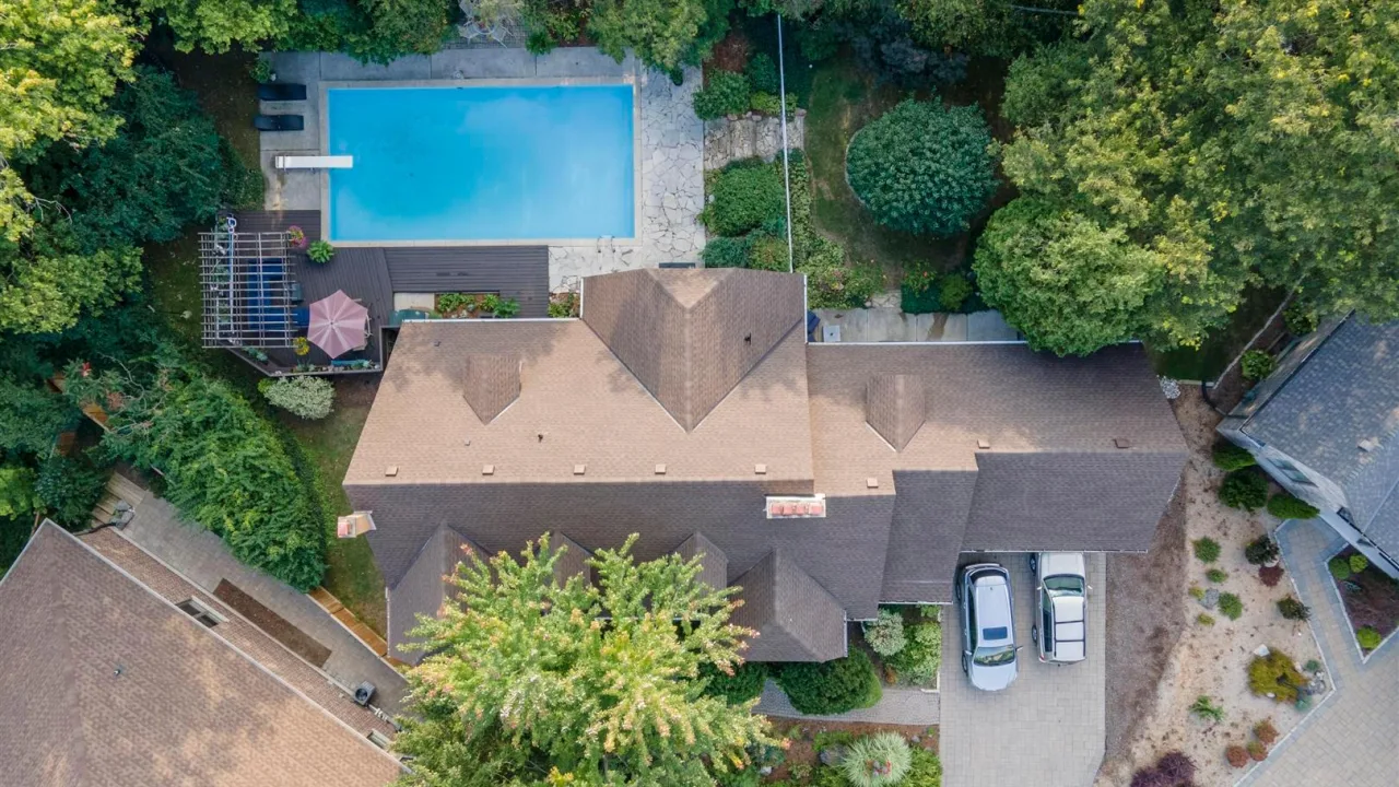 Stoneridge Estates condo building exterior
