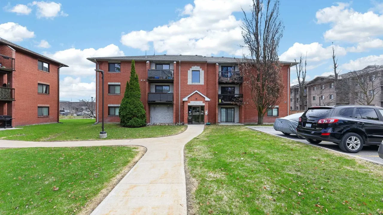 Cedar Woods Condominiums exterior