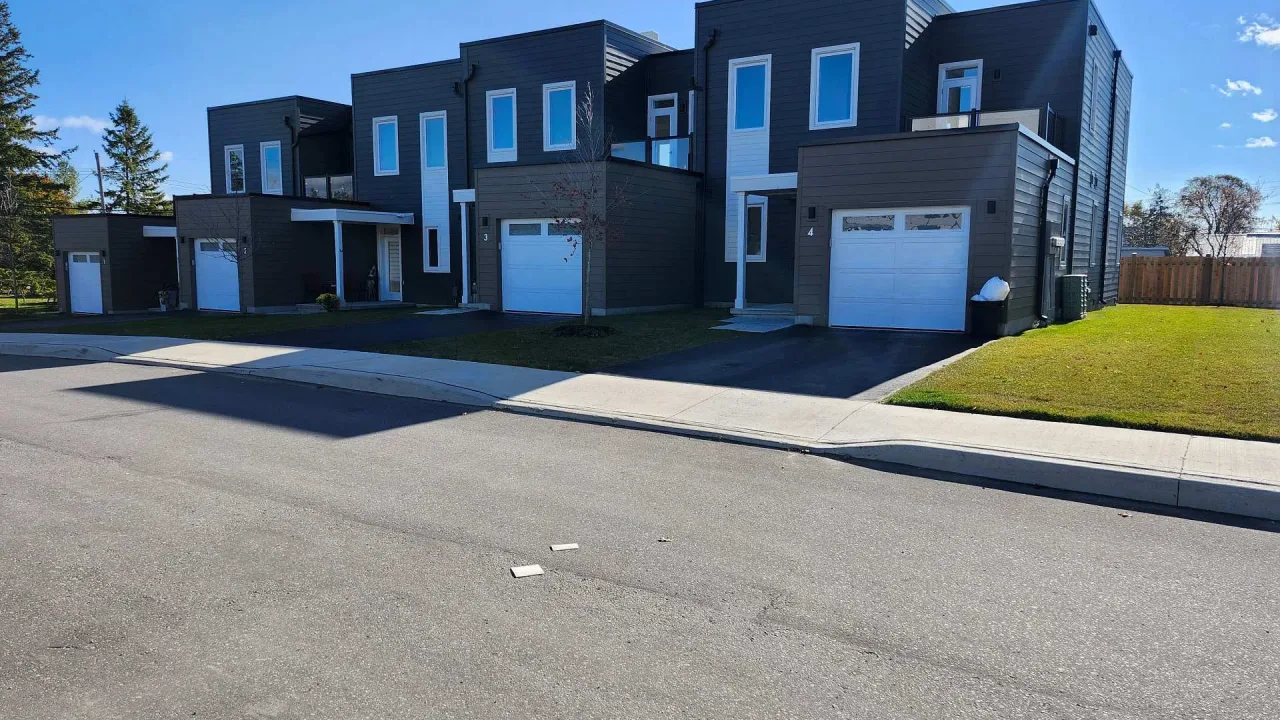 Fenelon Lakes Club condo building exterior