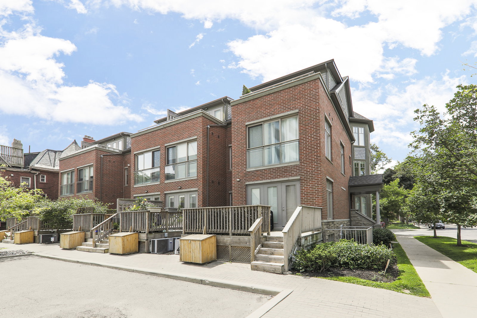 Walmer Road Townhomes exterior