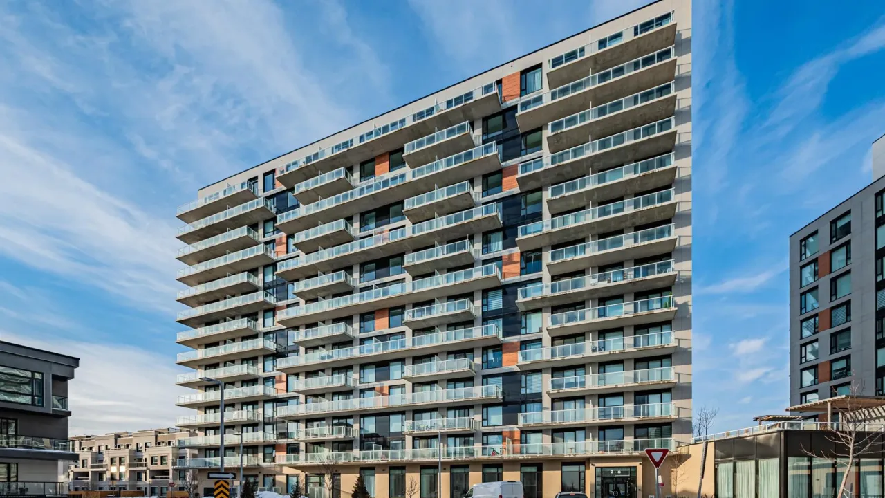 NEXT 2 - ELGIN EAST AT BAYVIEW exterior