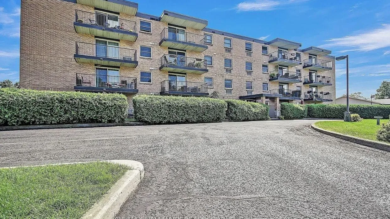 206 Woodward exterior