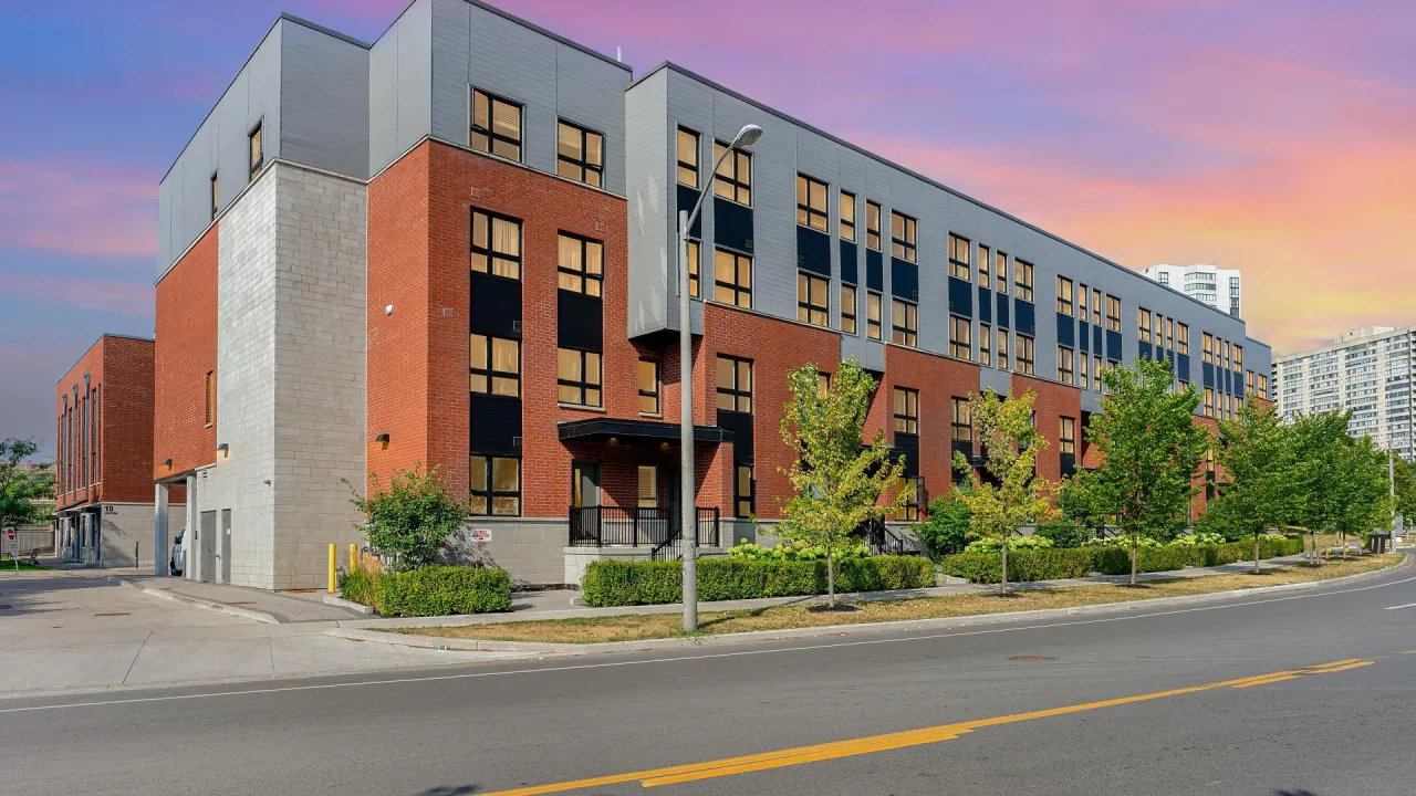 BT Towns exterior