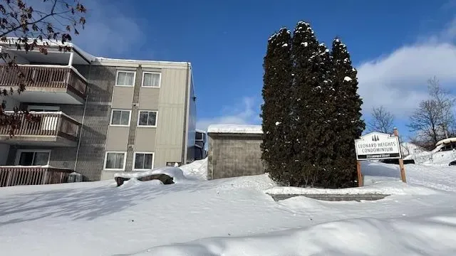 Leonard Heights Condo exterior