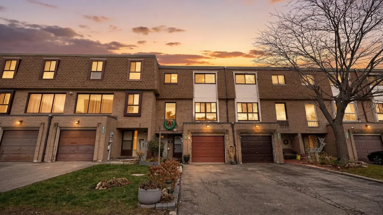 Fleetwood Crescent Townhouses exterior