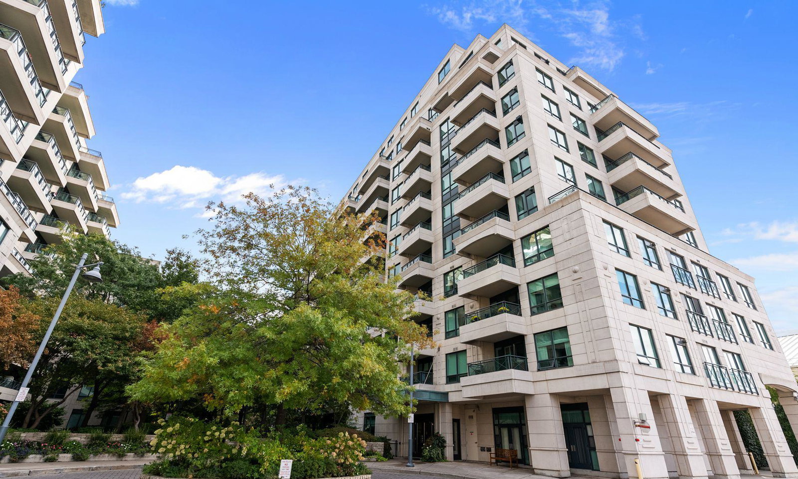 Thornwood II Condos condo