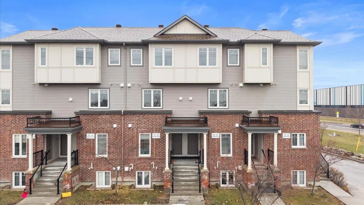 The Links III at Stonebridge exterior