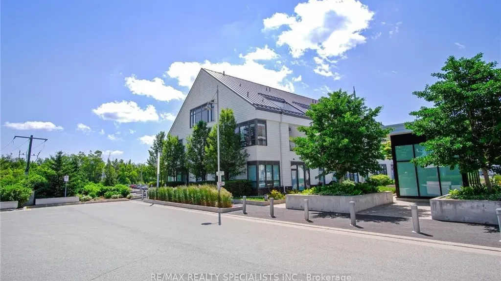 Friday Harbour Resort: Boardwalk Condos exterior