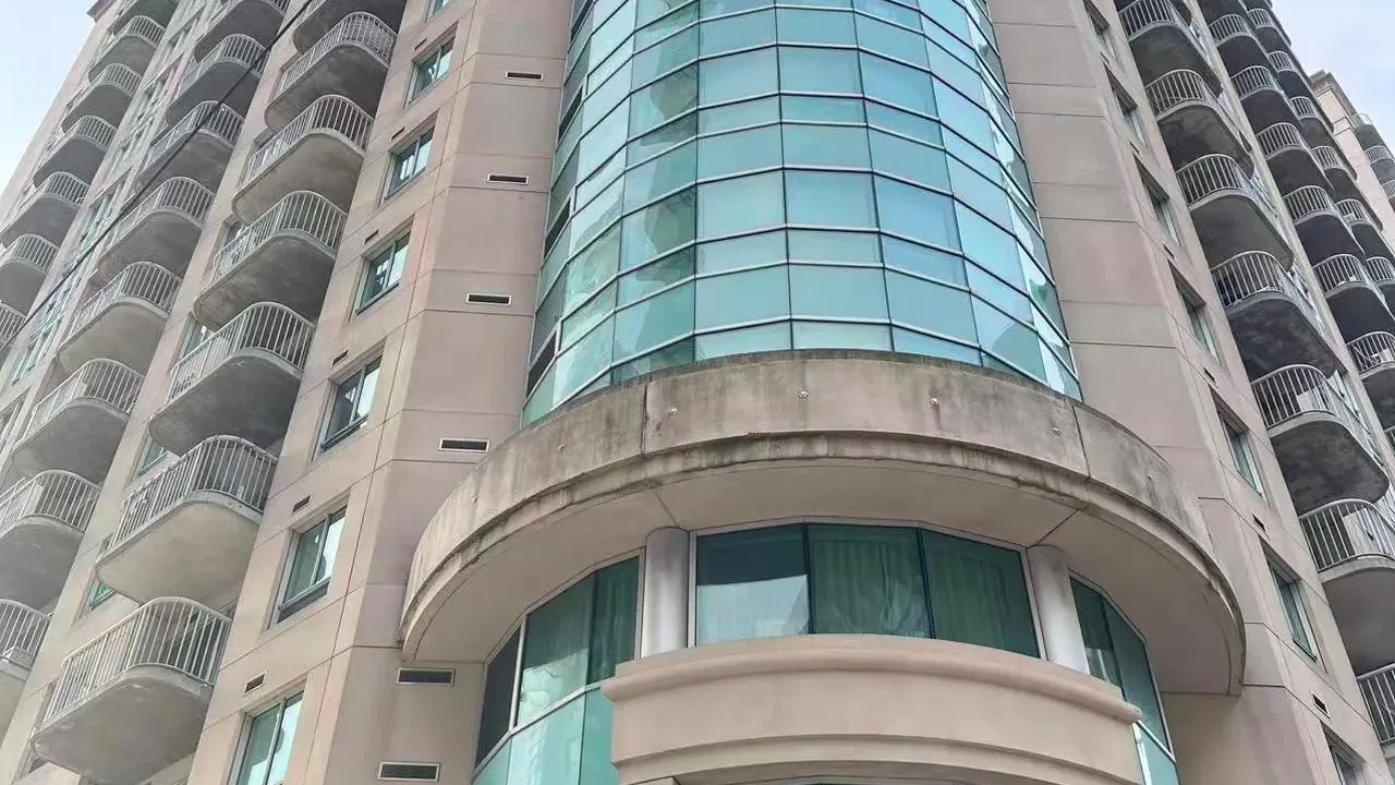Claridge Plaza II exterior