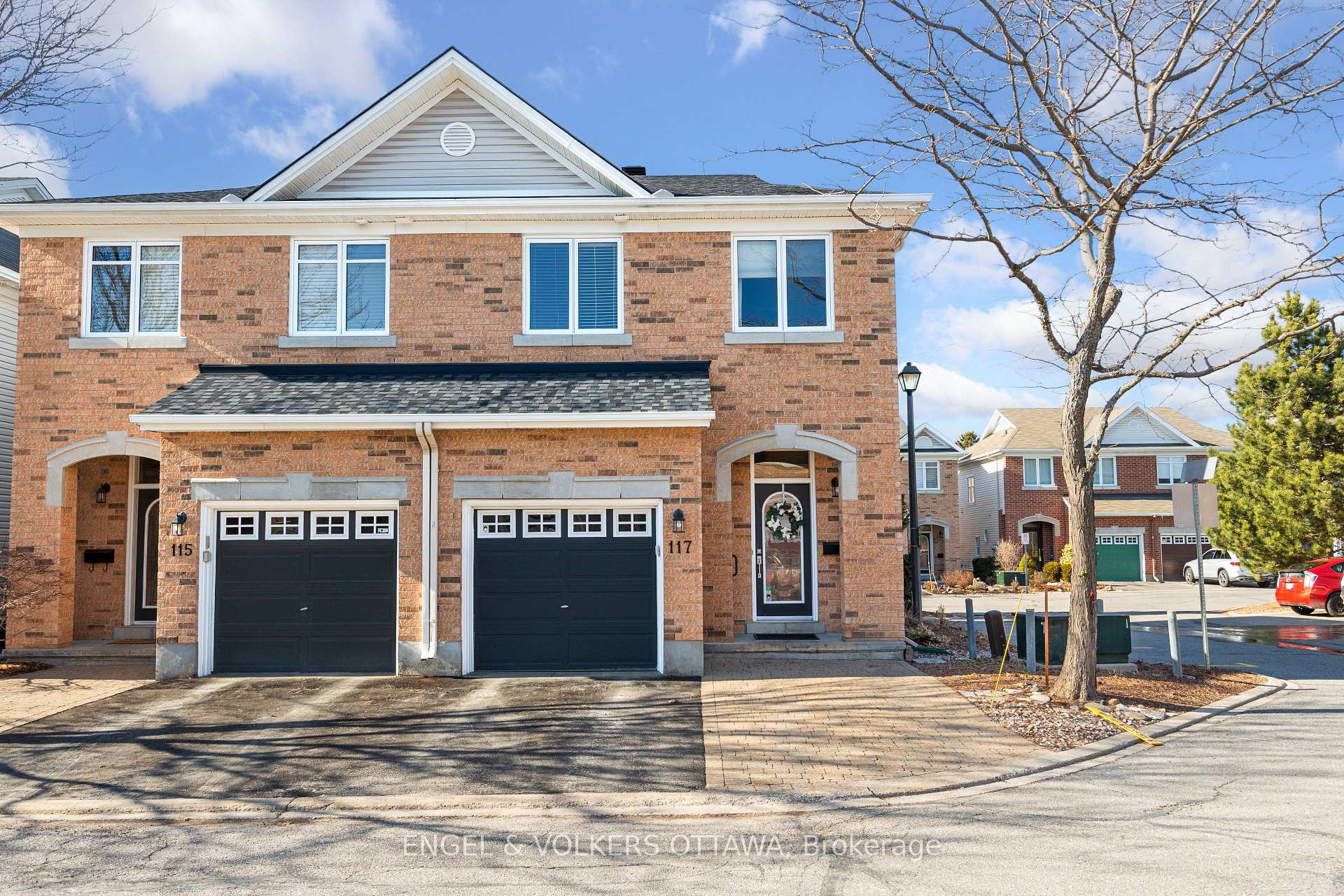 Photo 1 of 117 Encore Private, Ottawa, City View/Skyline/Fisher Heights/Parkwood Hills — HOMEH