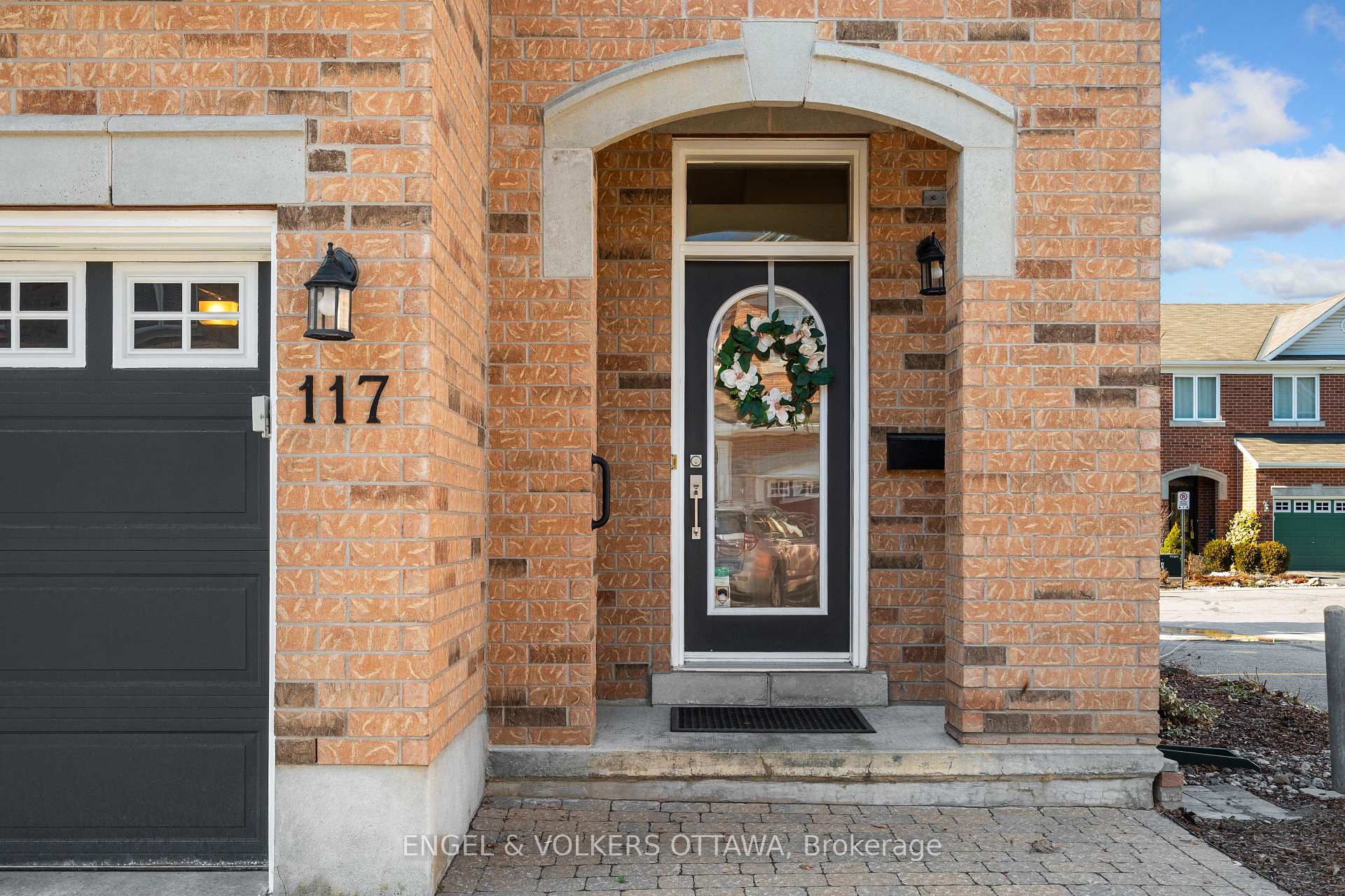 Photo 2 of 117 Encore Private, Ottawa, City View/Skyline/Fisher Heights/Parkwood Hills — HOMEH
