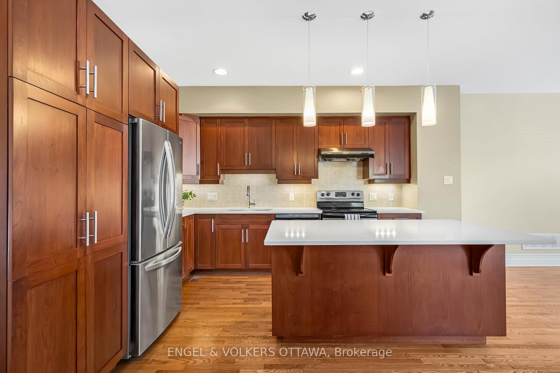 Photo 4 of 117 Encore Private, Ottawa, City View/Skyline/Fisher Heights/Parkwood Hills — HOMEH