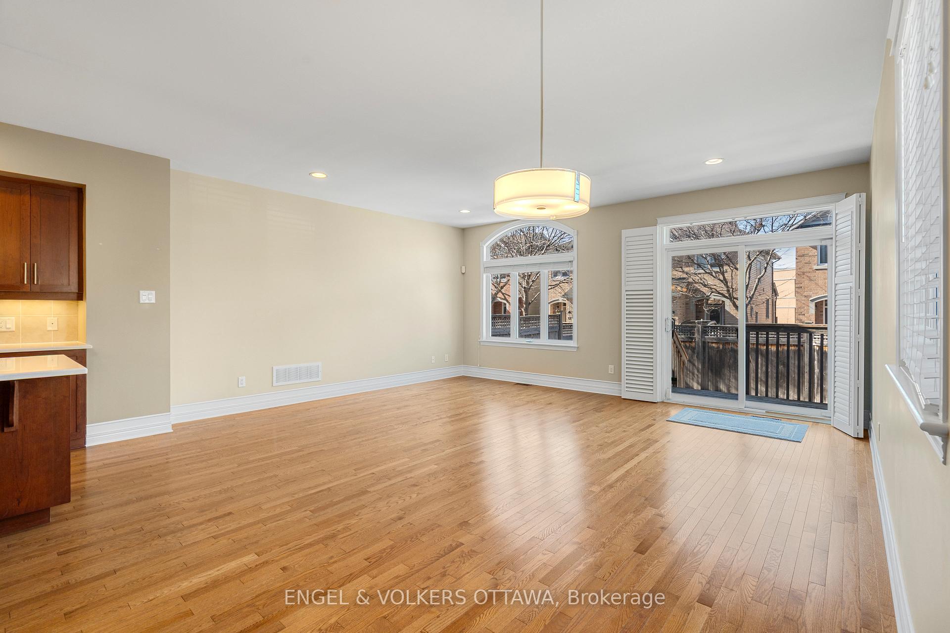 Photo 8 of 117 Encore Private, Ottawa, City View/Skyline/Fisher Heights/Parkwood Hills — HOMEH