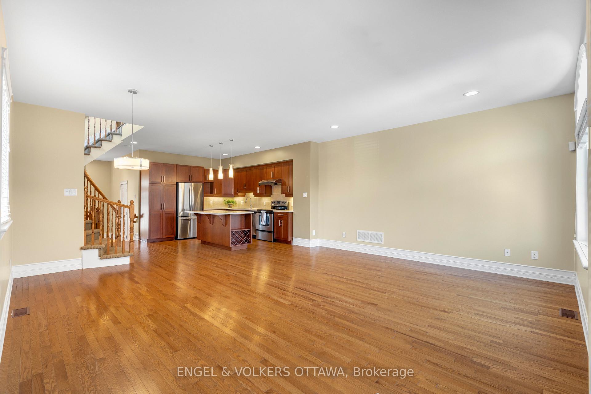 Photo 10 of 117 Encore Private, Ottawa, City View/Skyline/Fisher Heights/Parkwood Hills — HOMEH
